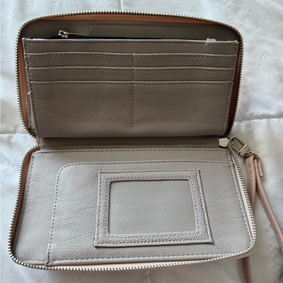 Betsy Johnson wristlet - Picture 3 of 3